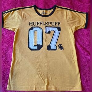 Wizarding World Of Harry Potter - Hufflepuff Unisex Shirt - Small - Yellow